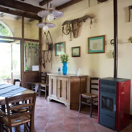 Montevecchio Isolani Фермерский дом *