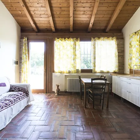 Montevecchio Isolani Фермерский дом *